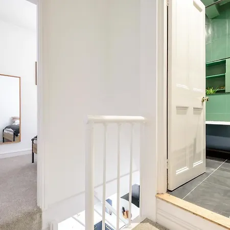 The Drey - Modern For Four In Centre